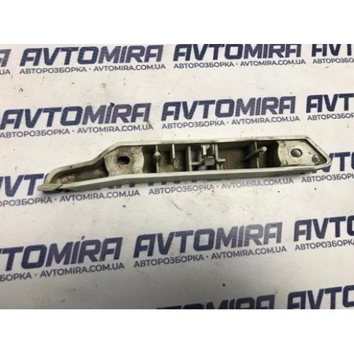 Кронштейн переднего бампера левый Ford Focus 2 2008-2010 1521607